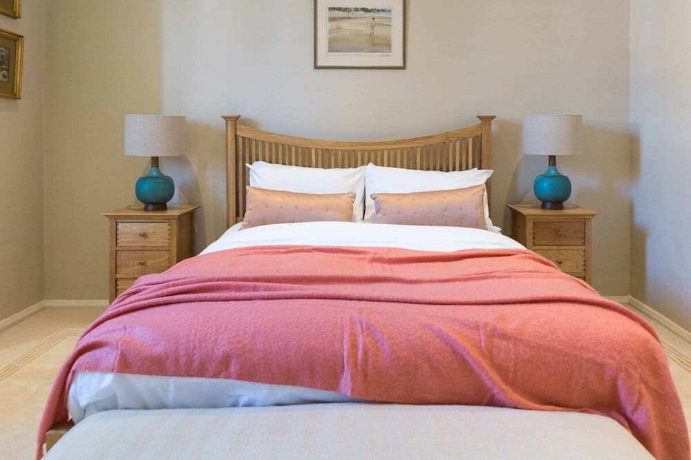 Фото Homely 2 Bedroom Victorian Apartment in Hampstead