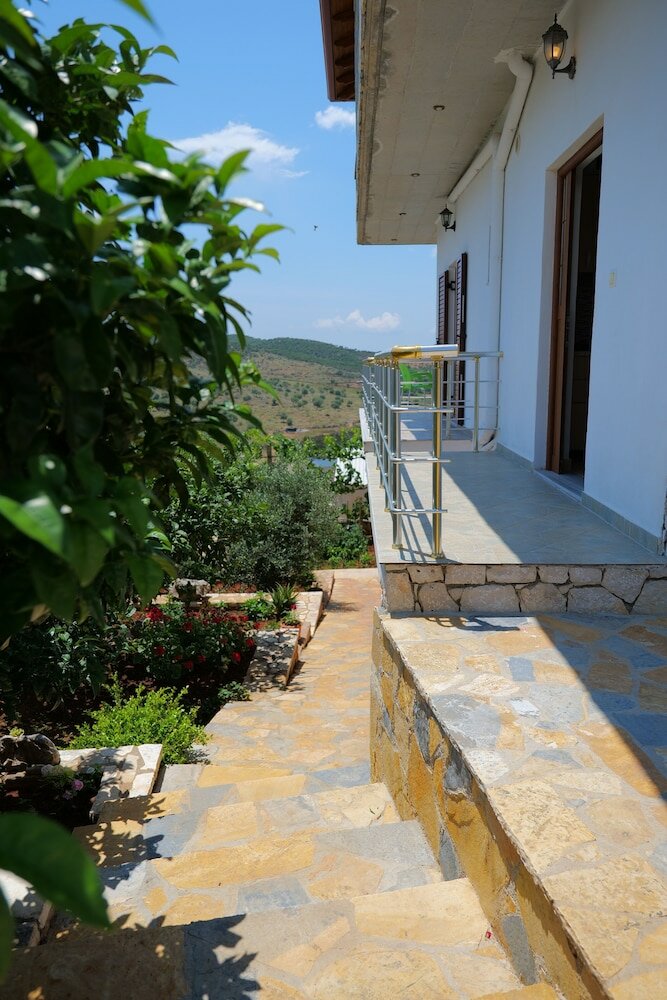 Фото Pellumb Apartments