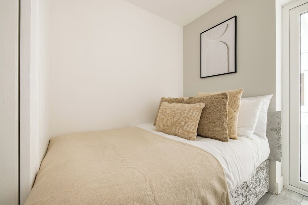 Фото The New Cross Collection