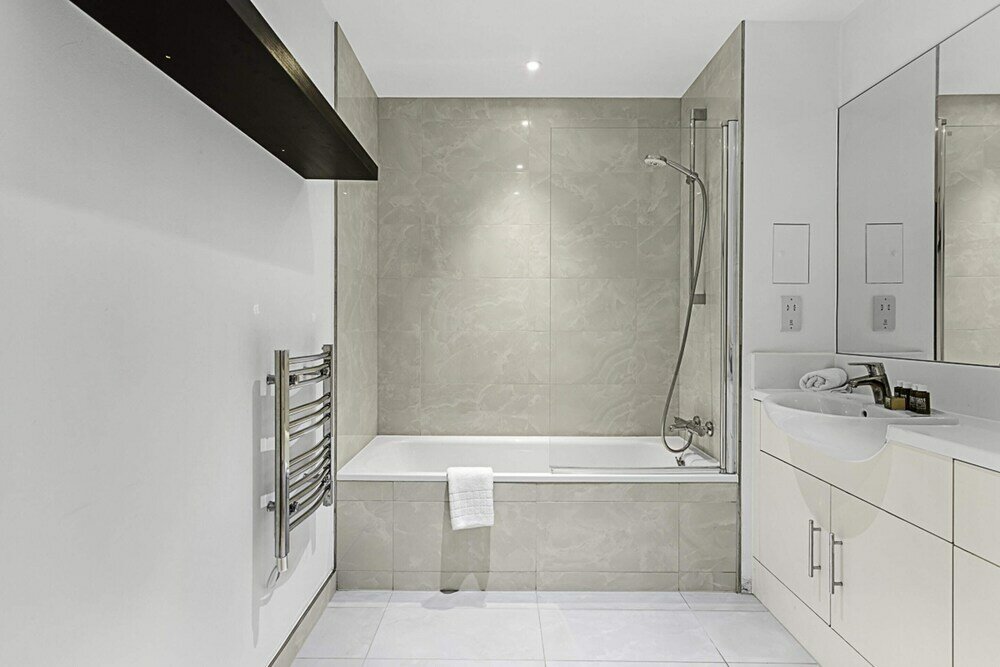 Фото Stylish Flat In Battersea Reach