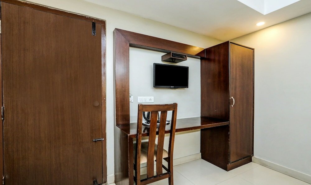 Фото Itsy by Treebo - Greenwood Inn And Suites