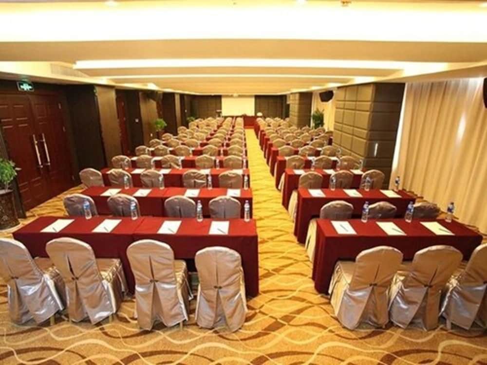 Фото New Beacon Xu Dong International Hotel