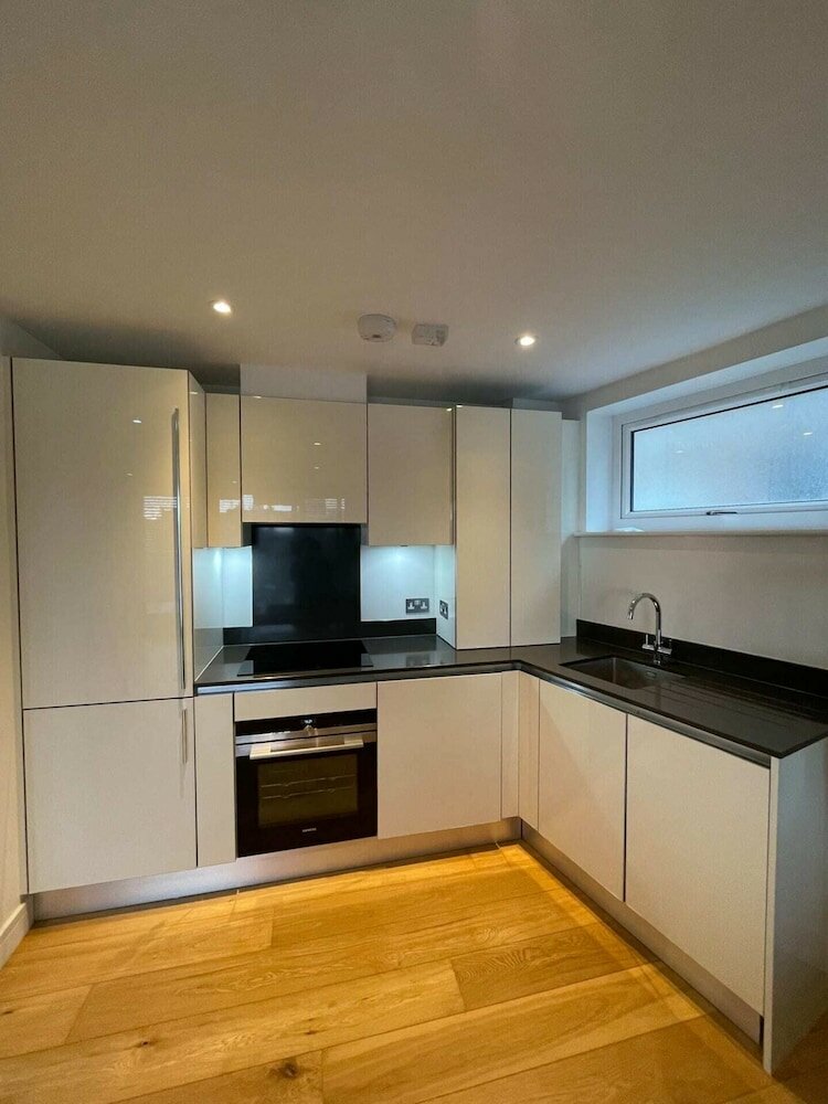 Фото Bright & Modern 2 Bedroom Flat W/balcony - Whitechapel!