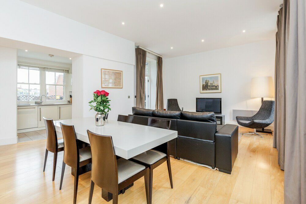 Фото Stylish 3 Bed 3 bath in Kens High St