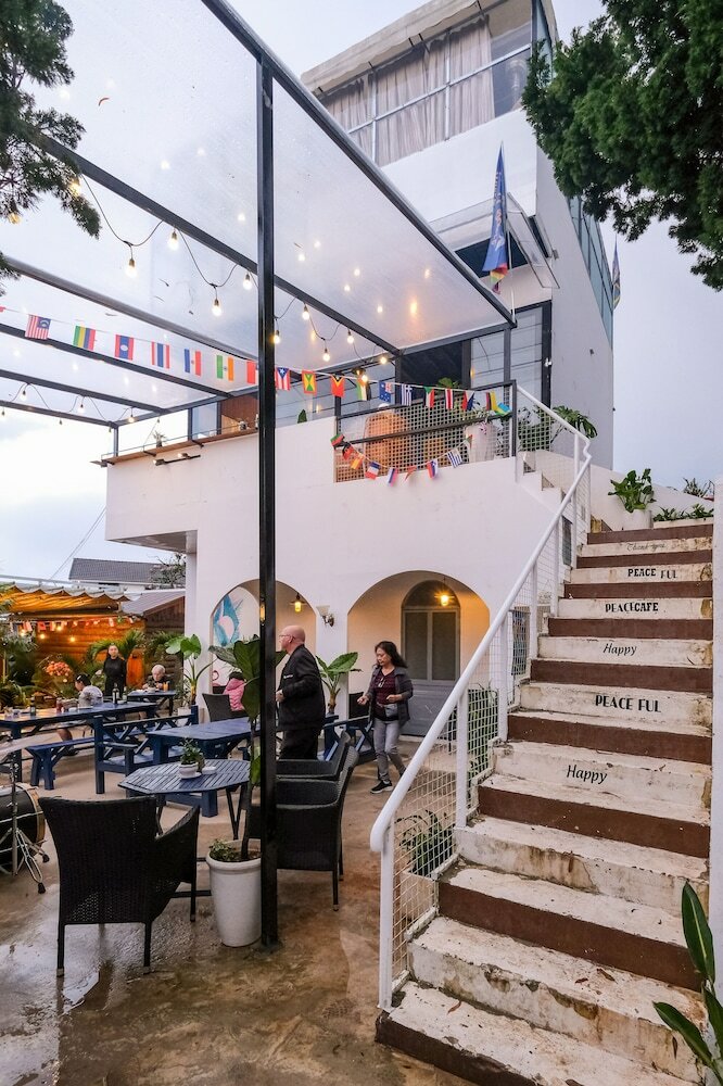 Фото отеля 2