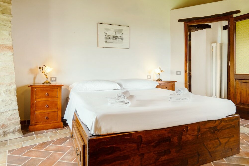 Фото Castello di Cisterna Umbria