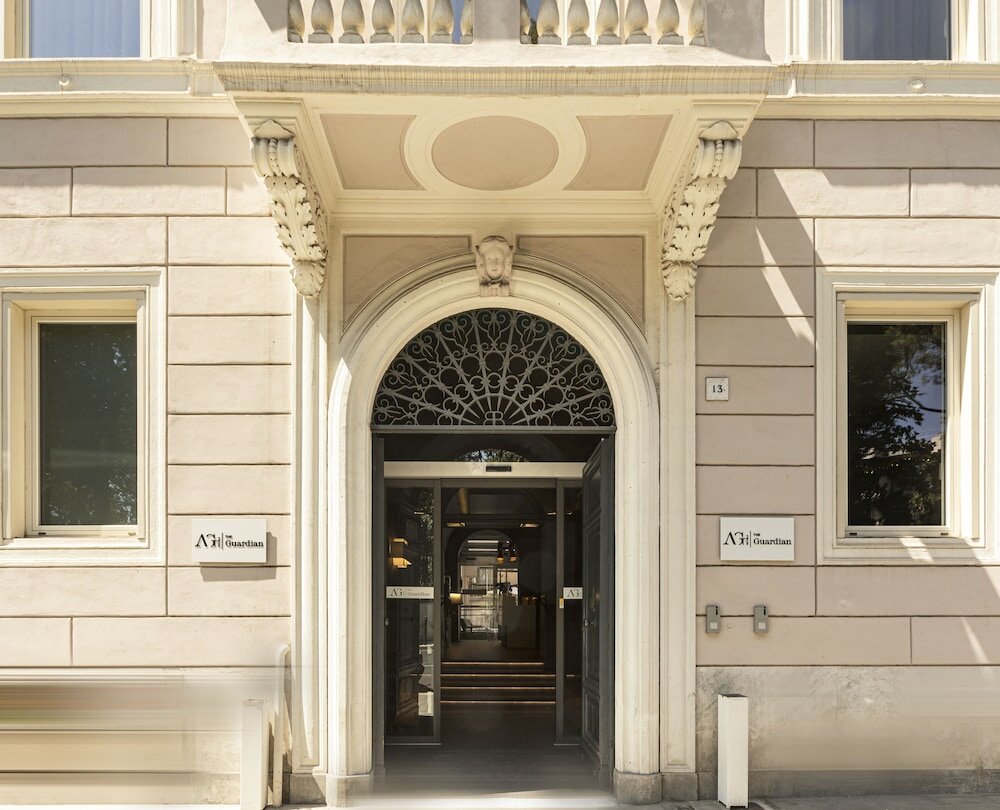 Фото Отель The Guardian