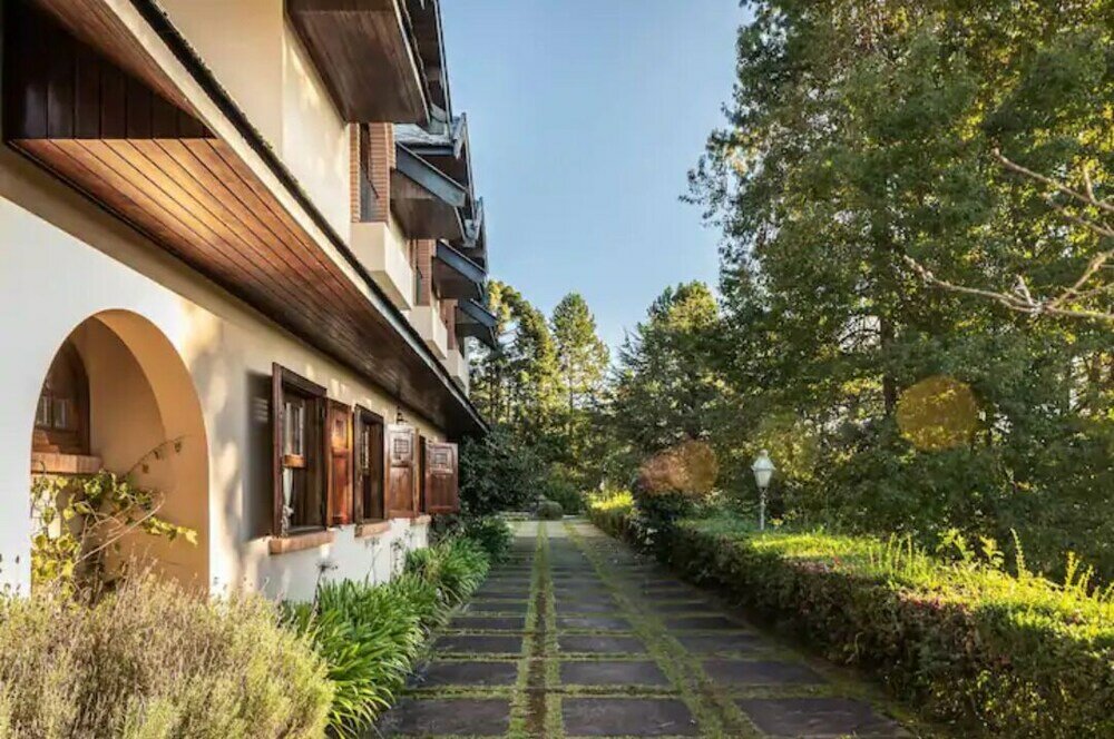 Фото Aconchegante Mansão em Campos do Jordão