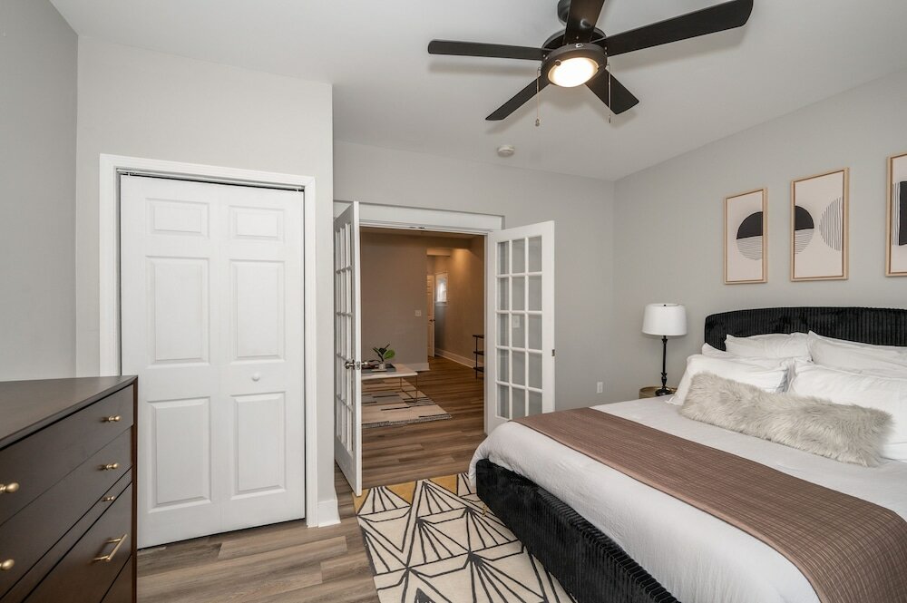 Фото The Luxe Spot 1