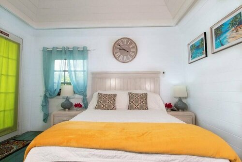 Гостиница Garden Cottage at Orange Hill Beach в Нассау