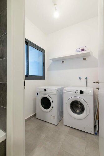 Гостиница Luxury Apt 3 Br New Tower Parking в Ор Йехуде