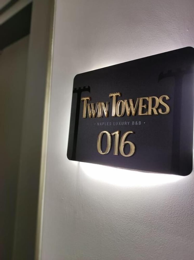 Фото Twin Towers Naples Luxury