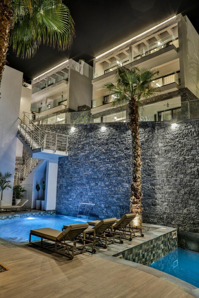 Фото Beach Walk Luxury Suites