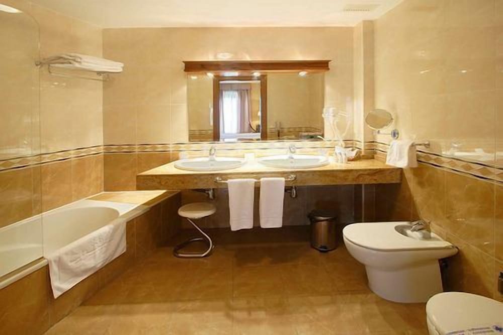 Фото Hotel Ele Puente Romano