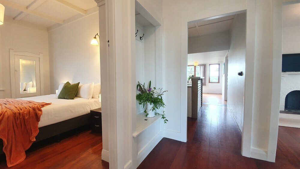 Фото Bright and Modern Oasis in Kingsland