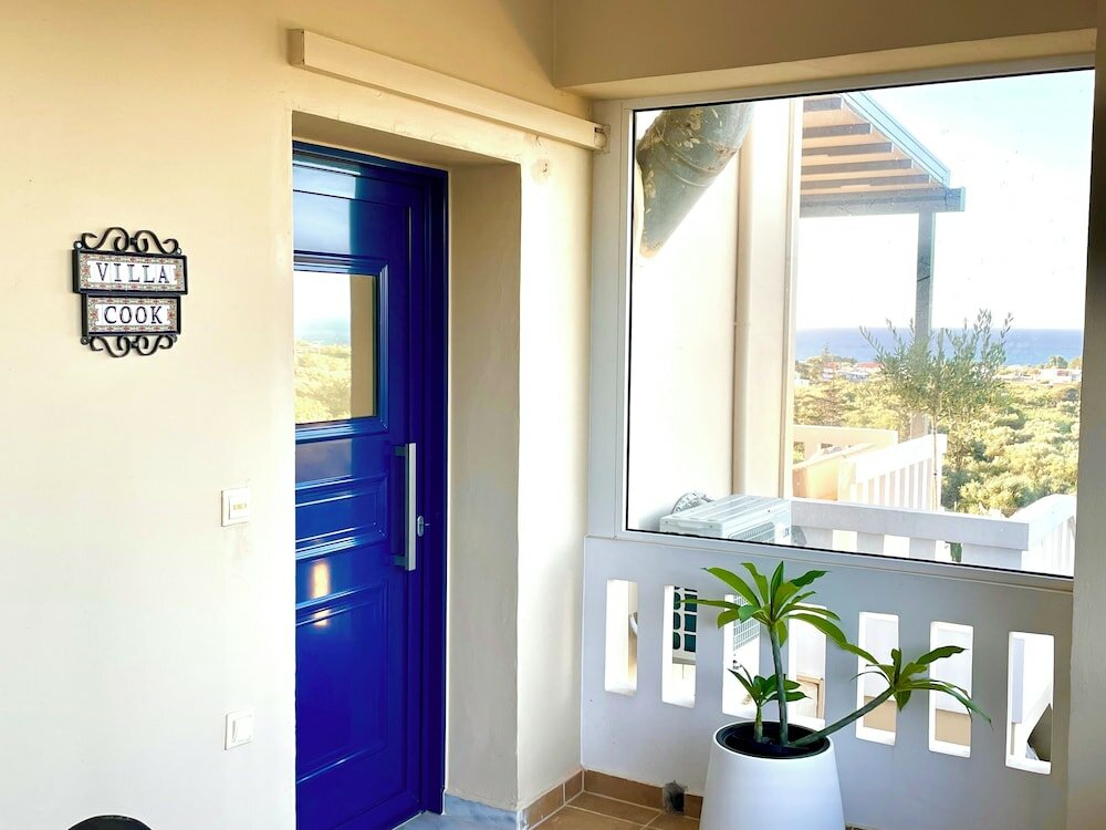 Фото Villa Cook with pool and sea views