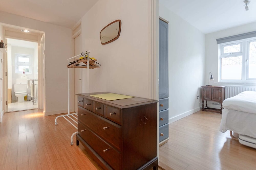 Фото Well Located 2 Bedroom 1 Bath in Elephant & Castle