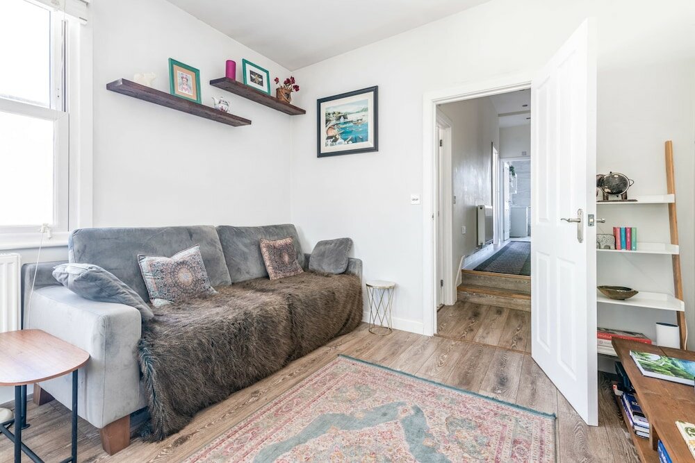 Фото Chic and Cheerful Flat in Willesden Green