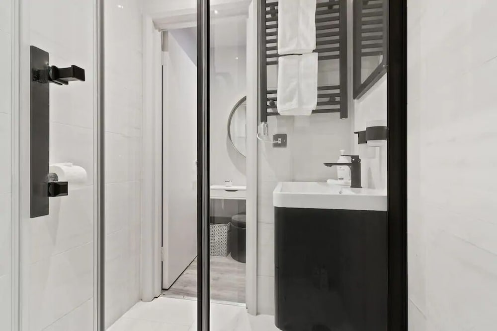 Фото 73 Oakley Square