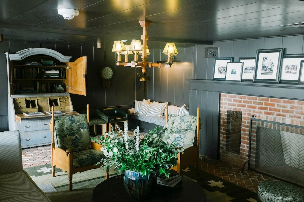 Фото Canoe Place Inn and Cottages