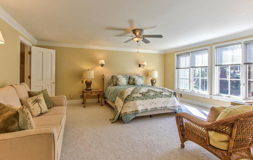 Фото Lx33: Luxury Vacation Villa On Pebble Beach With Pool