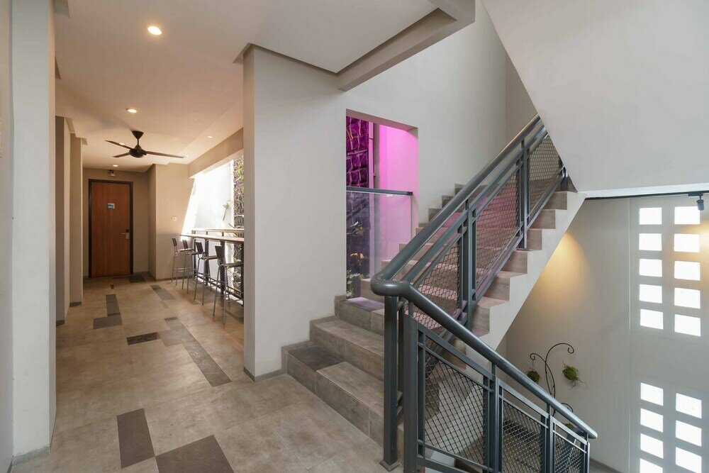 Фото RedDoorz Plus near Radio Dalam 3