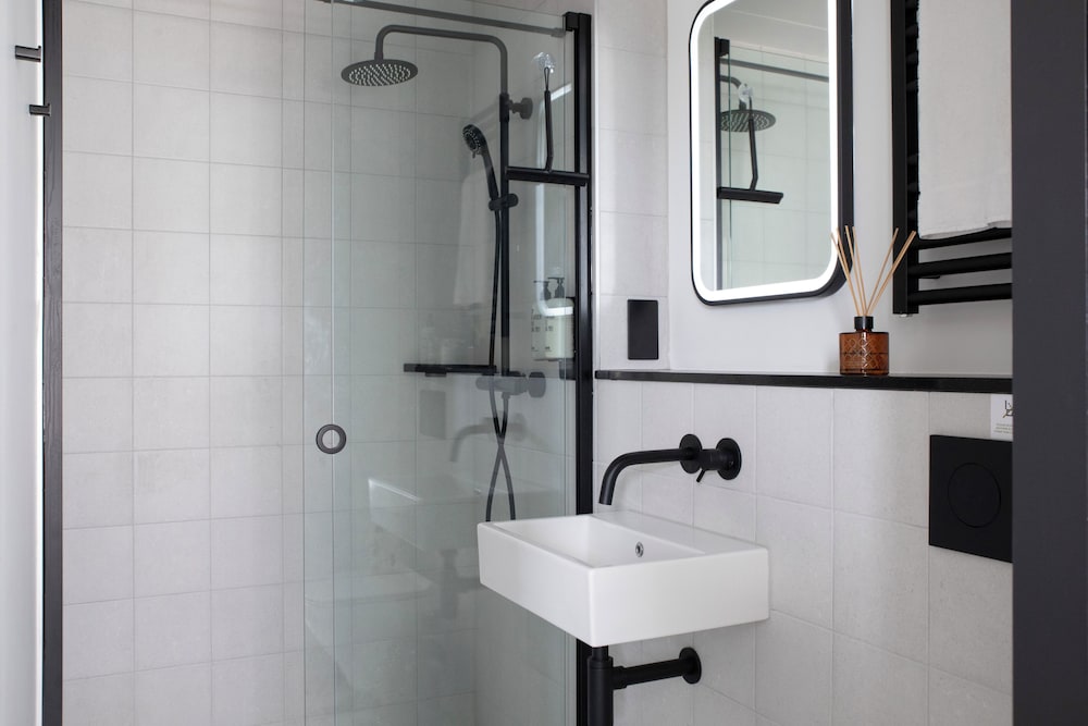 Фото Bob W Tower Hill Studios