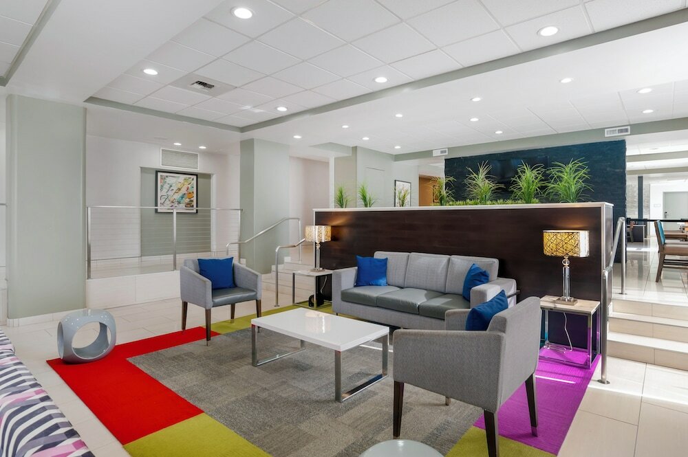 Фото Best Western Plus Commerce Hotel