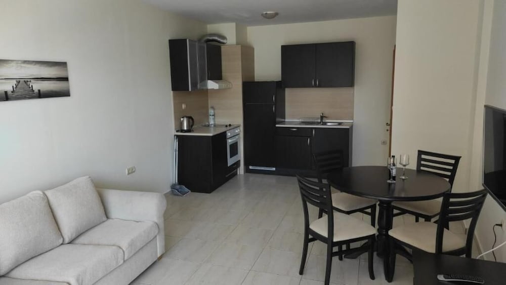 Фото Marty's Beachfront Apartments