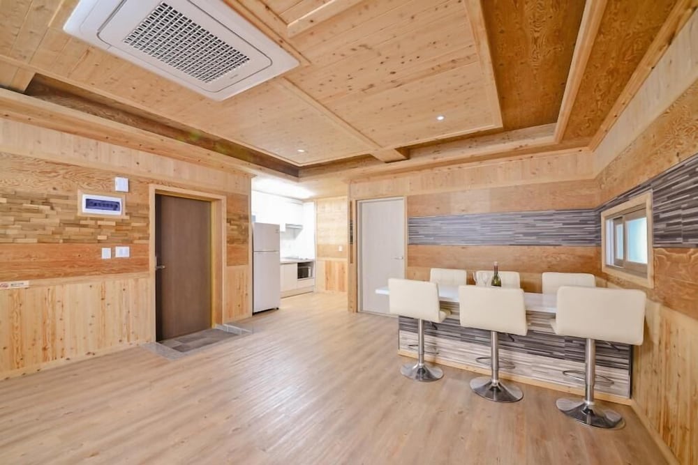 Фото Yeosu Sea and Starnight Pension