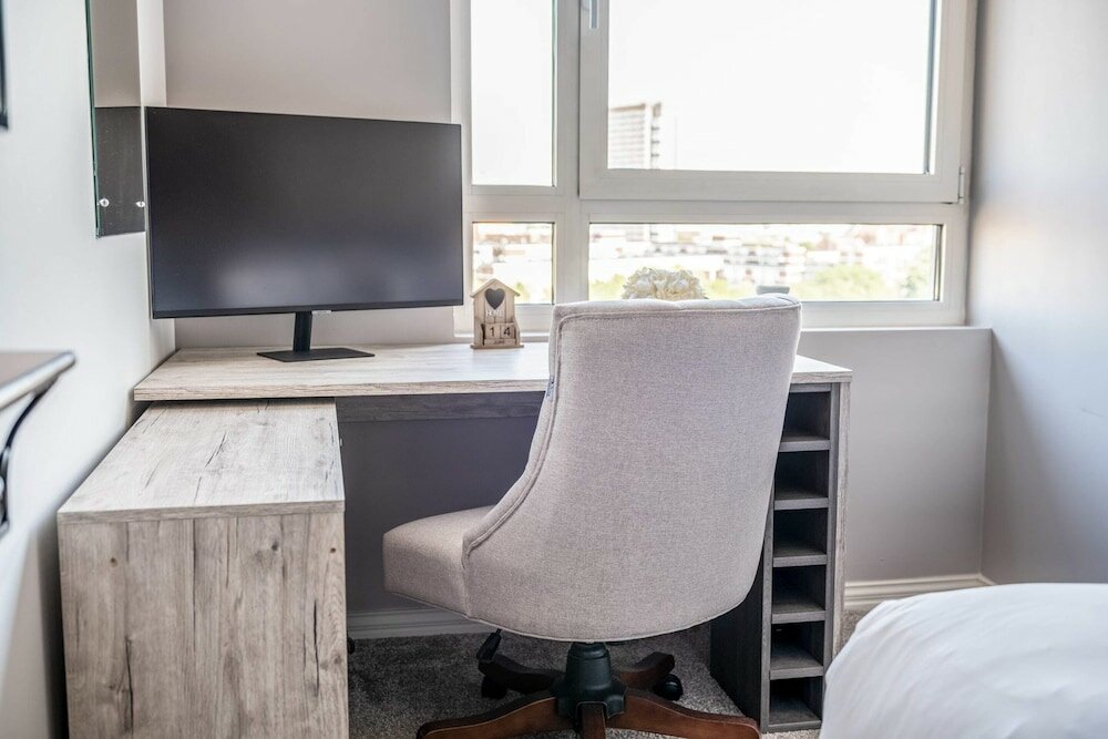 Фото Canary Wharf Retreat With Free Secure Parking