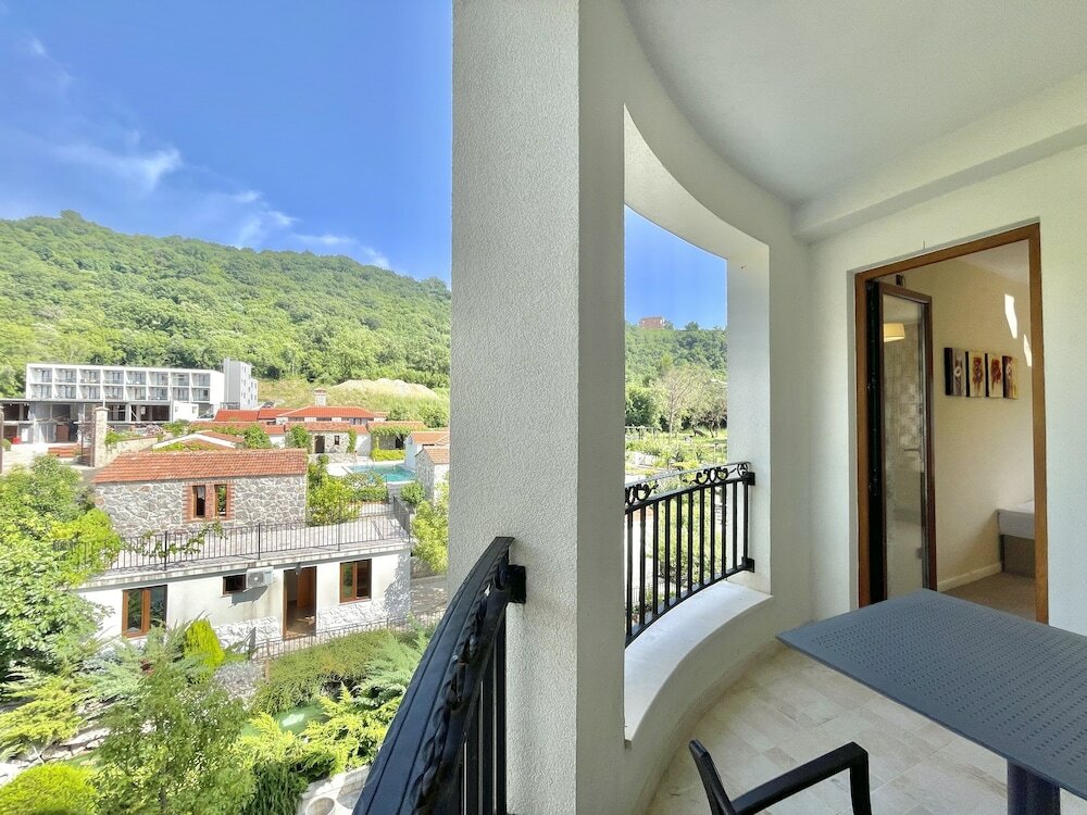 Фото Hotel Opera Jaz