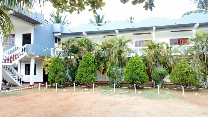 Гостиница Nilaveli Hotel Onethra в Тринкомали