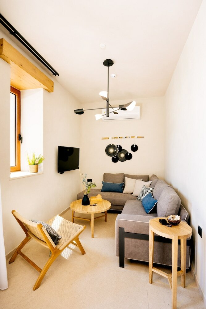 Фото Mirthea Suites