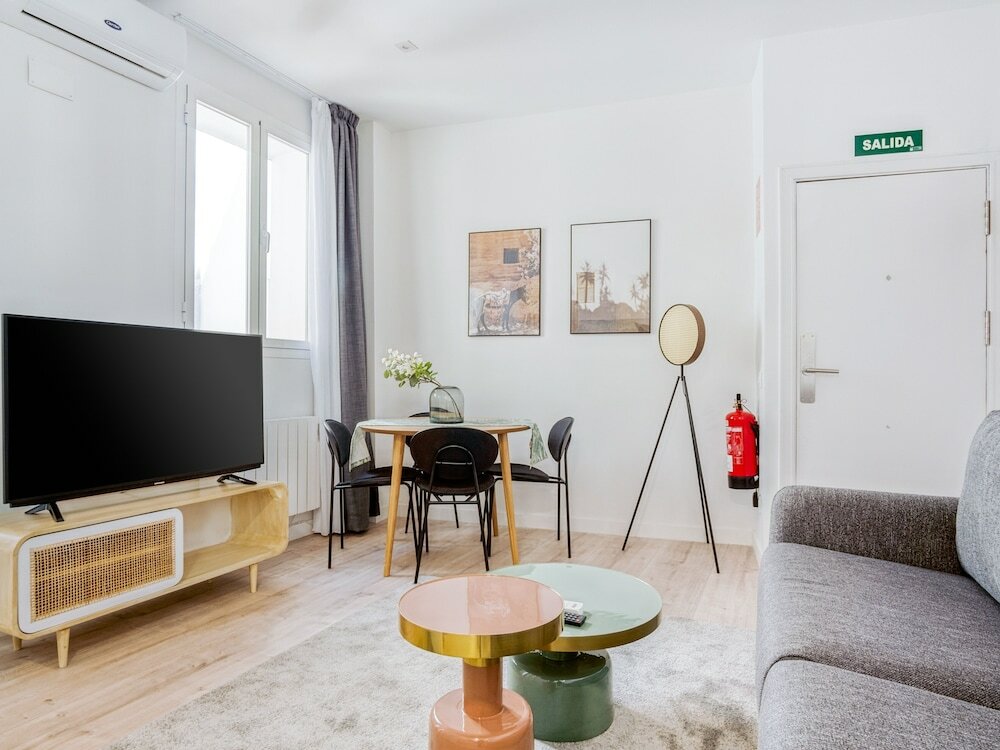 Фото Limehome Madrid Calle Ave María