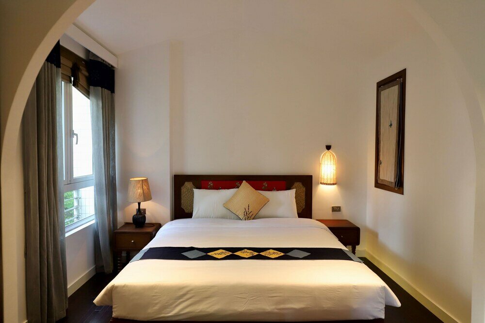 Фото The Quarter Apartment