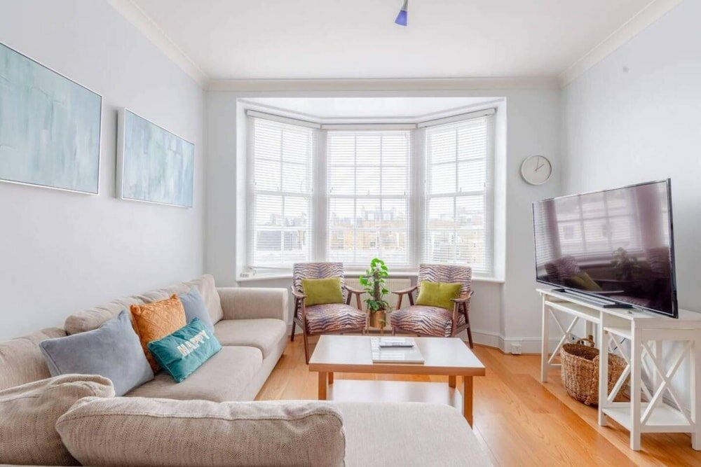 Фото Central and Spacious 2 Bedroom Flat in Kensington