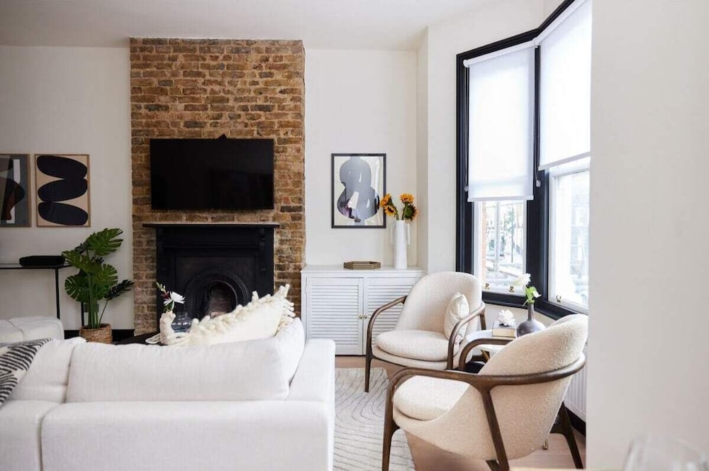 Фото The Battersea Crib - Dazzling 3bdr Flat With Garden