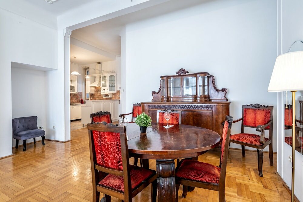 Фото Huge Apartment in the city center