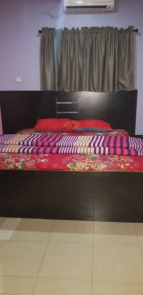 Фото Train Station Bar & Lounge with Lodging