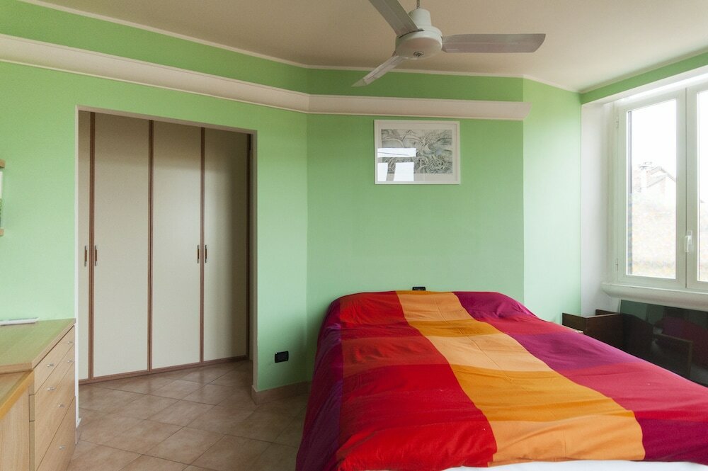 Фото Typical Apartment on River Naviglio Darsena