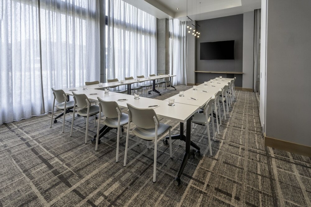 Фото The Fort Sutter Sacramento, Tapestry Collection by Hilton