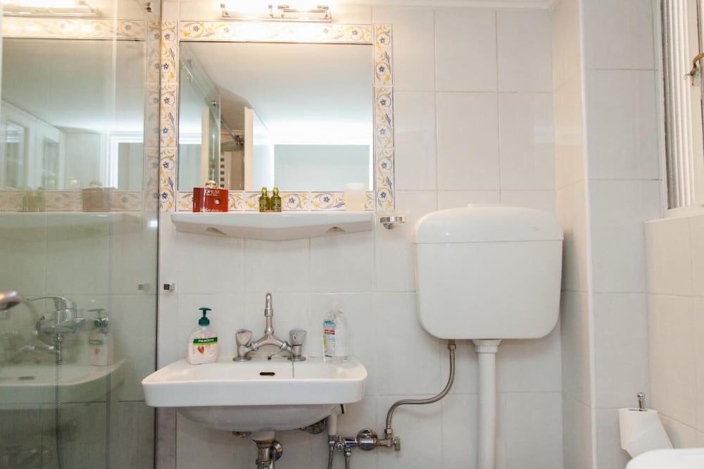 Фото Cozy apt with Lycabettus View