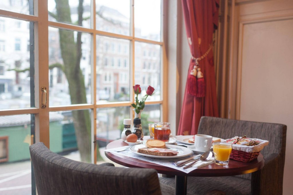 Фото The Townhouse Hotel