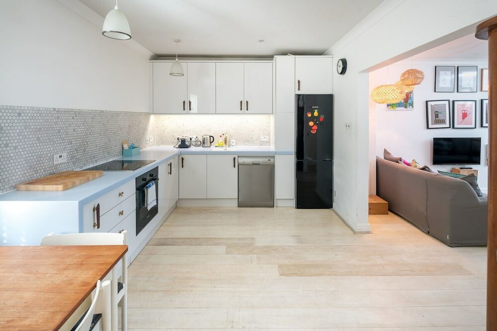 Фото 3 Bed House, Sleeps 8 - Near St Pancras