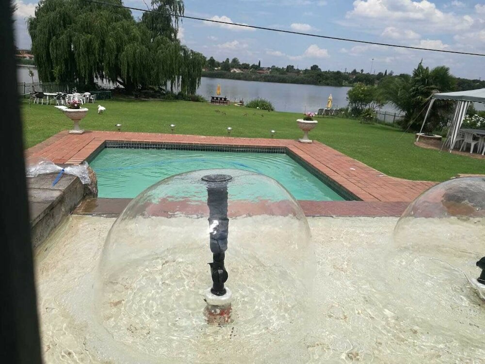 Фото The Lakehouse Guest House