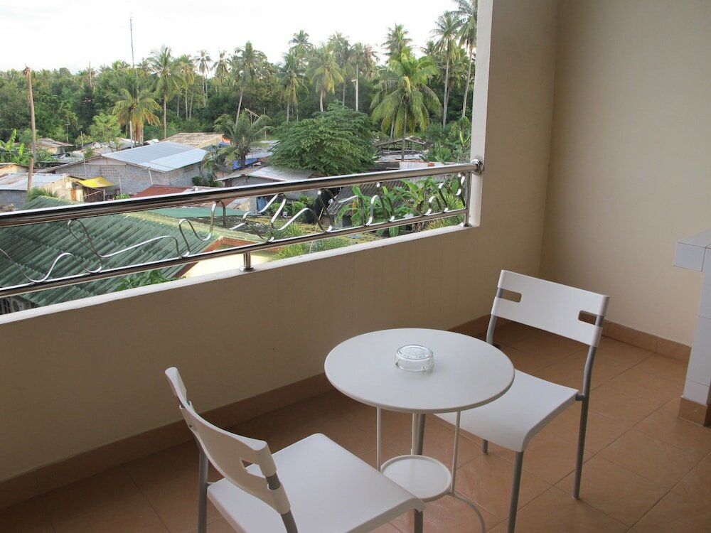 Фото Oyo Baan Tong Tong Pattaya Resort