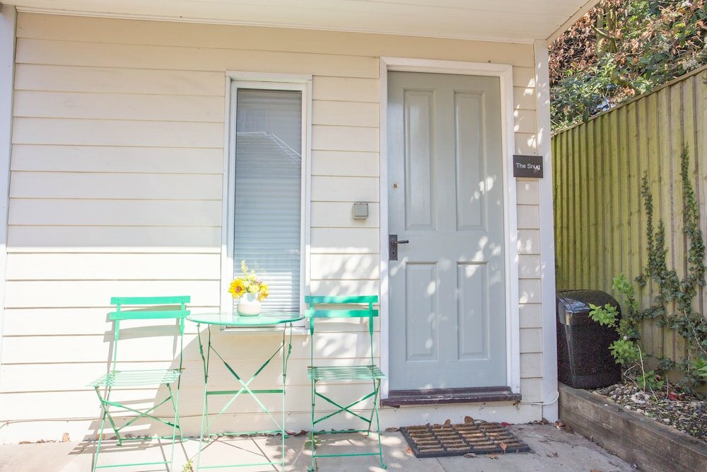 Фото Snug with Views of the Chilterns