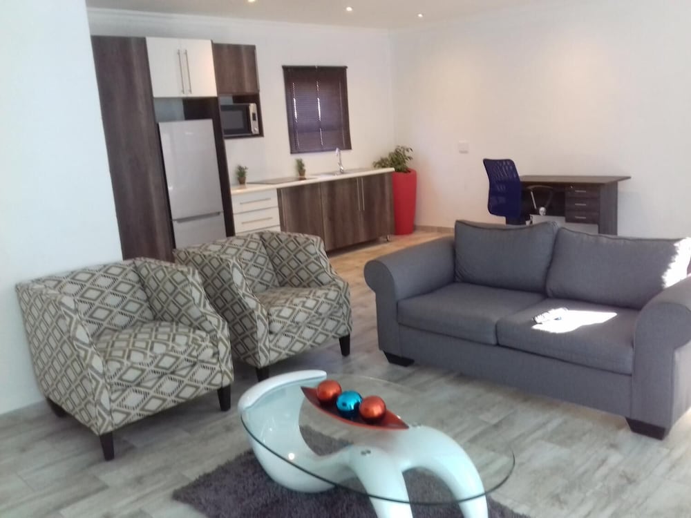 Фото Mayberrypark Guest Lodge