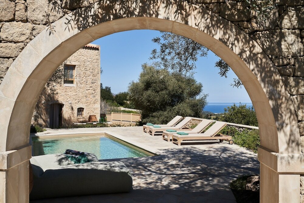 Фото Kapsaliana Village Hotel